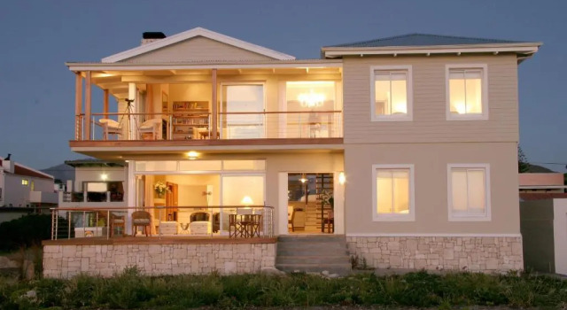 138 Marine Beachfront Guesthouse