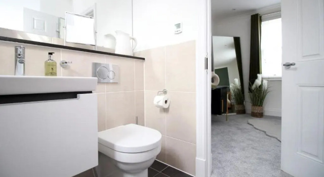 Коттедж с 4 комнатами Bath Luxury City Centre 4 Bedroom Townhouse, Sleeps 8, Easy Parking, Private Courtyard Garden, by EMPOWER HOMES