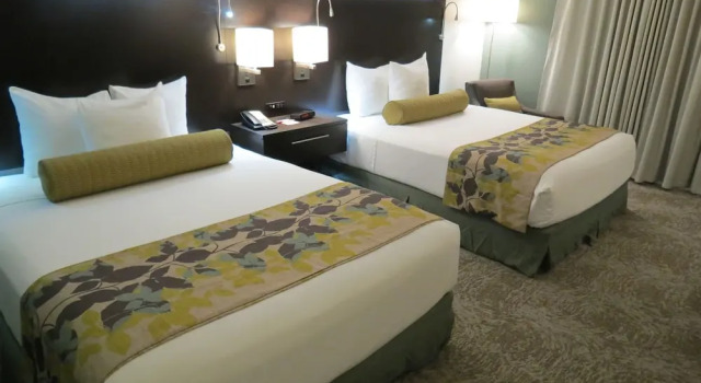 Четырёхместный номер Standard с красивым видом из окна Oasis Hotel and Conv Center, an Ascend Collection Hotel