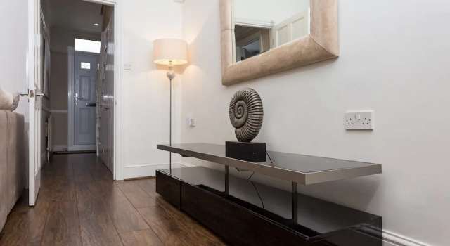 3 Bedroom House In Central Wimbledon