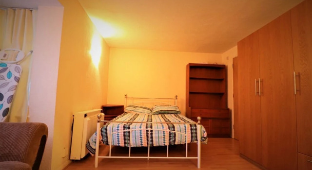 A Comfortable Studio on Pavillion Way Burnt Oak, Забронировать Отель Отели Большого Лондона с завтраком, Завтраки