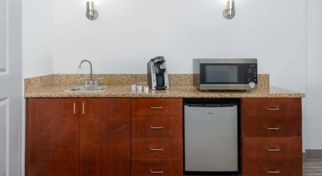 Люкс Hilton Garden Inn Tampa Riverview Brandon