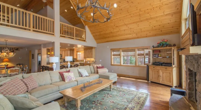 Коттедж Falcon Point 3 Bedroom Holiday Home By Tahoe Truckee