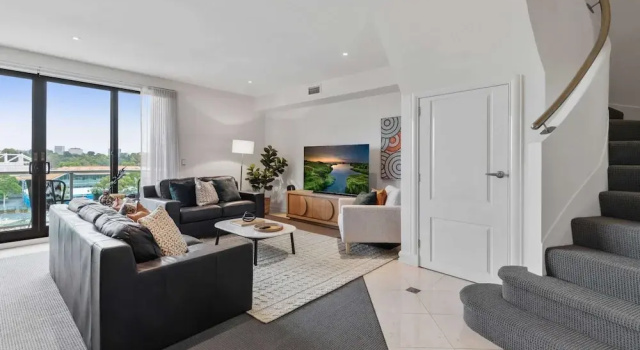 Spacious 3-bed Apartment by the MCG, Забронировать Апартаменты/квартира Апартаменты Мельбурна, рядом с Fire Services Museum of Victoria, Апартаменты/квартира