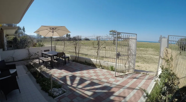 Roseto Beach Club Apartment With Garden Beach Front