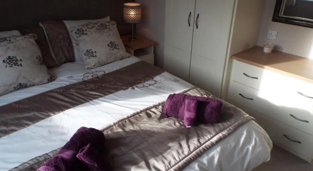 Devon Hills Holiday Park luxury timber lodge pet friendly with hot tub 2 to 6 guests