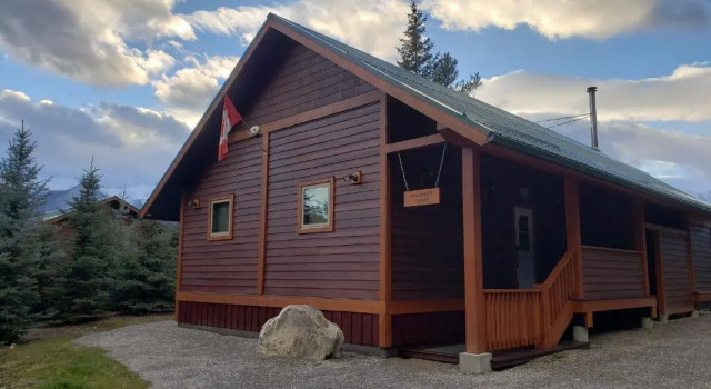 Шале с 2 комнатами с видом на горы Cedar House Restaurant & Chalets