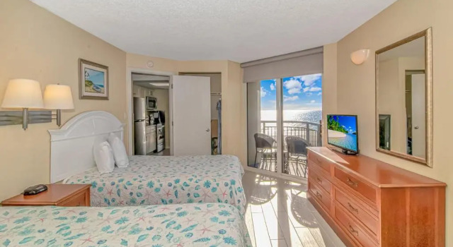 Oceanfront 1 Bedroom 2 Bath Suite Boardwalk 439, Забронировать Отель Отели Миртл-Бич с парковкой, рядом с Спортивный центр Миртл-Бич, Парковка