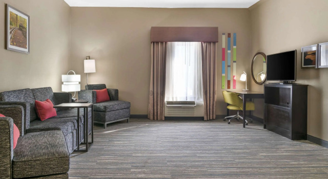 Comfort Inn & Suites Toledo North, Забронировать Отель Толедо штат Огайо