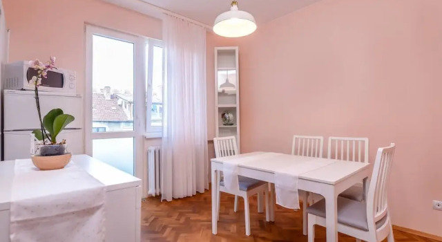 FM Deluxe 2-BDR Apartment - Sunshine, Varaa Huoneisto Sofia Vitosha