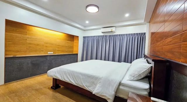Люкс Classic Sanaepatan Home Resort - เสน่ห์ป่าตาล โฮม รีสอร์ต