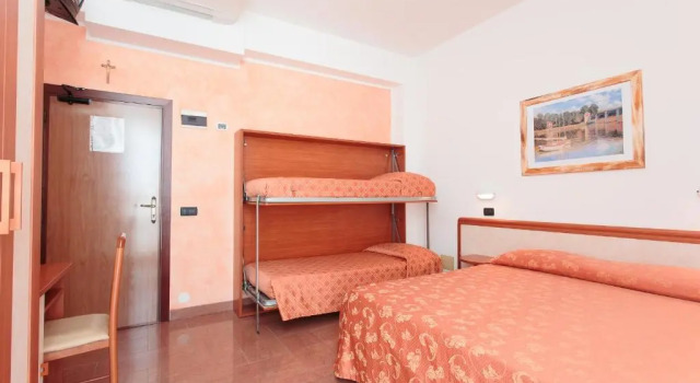 Четырёхместный номер Standard Hotel Garden - Parking Included
