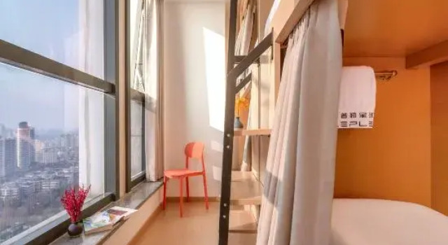 Кровать в общем номере (мужской номер) с видом на канал Kepler Planet Youth Hostel (Hangzhou Wulin Square Baoshanqiao Metro Station)