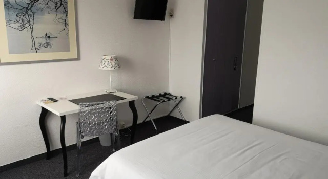 Двухместный номер Standard CitHotel Logis Le Chêne Vert