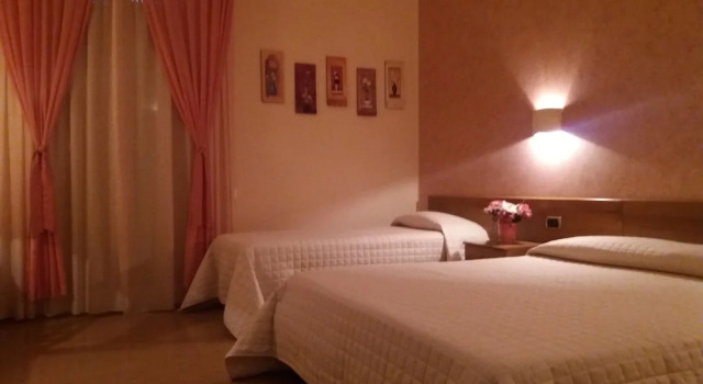 Трёхместный номер Standard с балконом Hotel Diamante