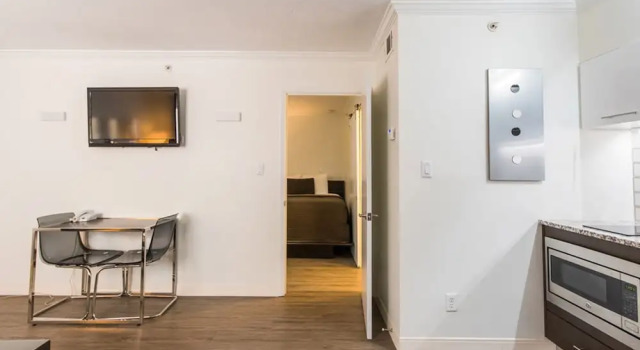 Люкс Comfort Hibiscus Suites - Gateway to Siesta Key