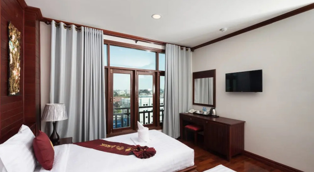 Двухместный номер Standard с балконом Manorom Chateau Hotel