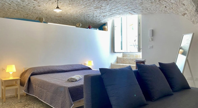 historic residence, surrounded by greenery, suitable for couples, relaxation guaranteed-Dimora Dalia