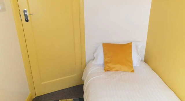 Large 4bed house up to 7beds parking Slough Train Station
