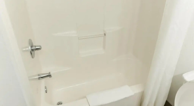 Четырёхместный номер Standard Country Inn & Suites by Radisson, Helen, GA