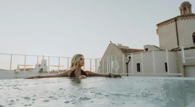 al 22 Suite & Spa Luxury Experience, Забронировать Курортный отель Отели Полиньяно-а-Маре с парковкой, рядом с Пещера монахинь, Парковка