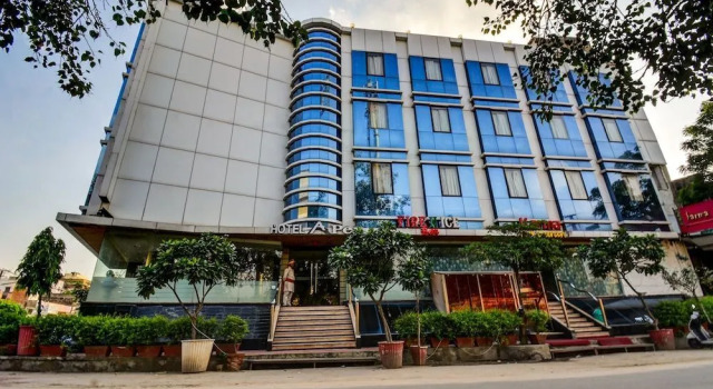 Capital O 18907 Hotel Apex Intercontinental, Забронировать Отель Отели штата Раджастхана с парковкой, Парковка