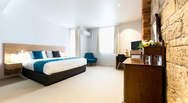Двухместный номер Standard с балконом и с видом на воду Customs House Hotel