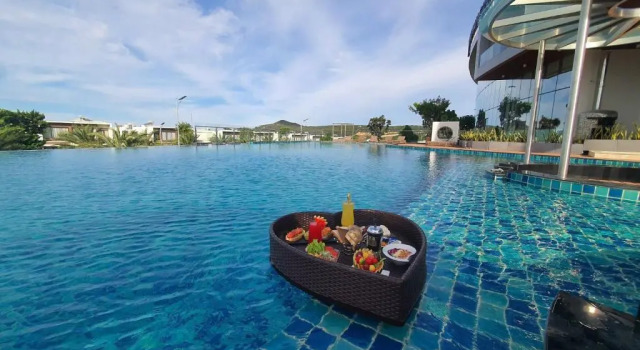Люкс c 1 комнатой Курортный Отель Wyndham Grand KN Paradise Cam Ranh