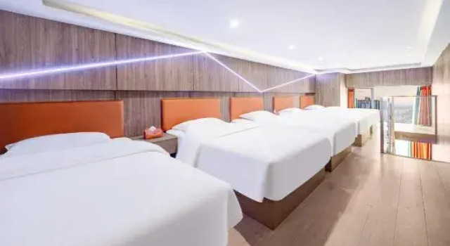 Кровать в общем номере Jiacheng Hotel (Kunming University of Finance and Economics Wancai City)