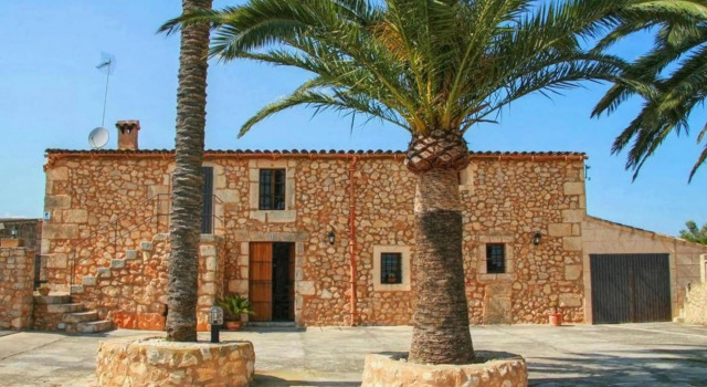 Lovely Holiday Home in Vilafranca de Bonany with Pool and large garden, Book Hotel Vilafranca de Bonany Majorca