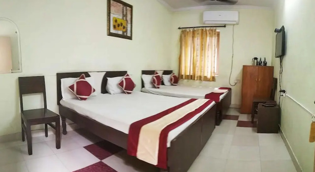 Четырёхместный семейный номер Standard Satkar Hotel