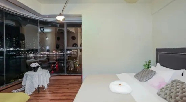 Люкс с 4 комнатами с балконом и с видом на реку Baihong Drone Show River View Apartment   Jiefangbei · Hongyadong
