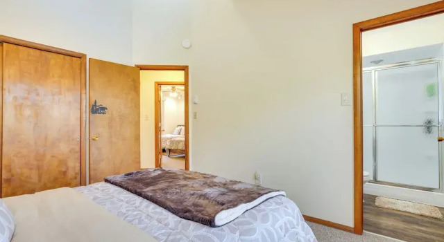 Near Water Parks: Pet-friendly Tobyhanna Getaway!