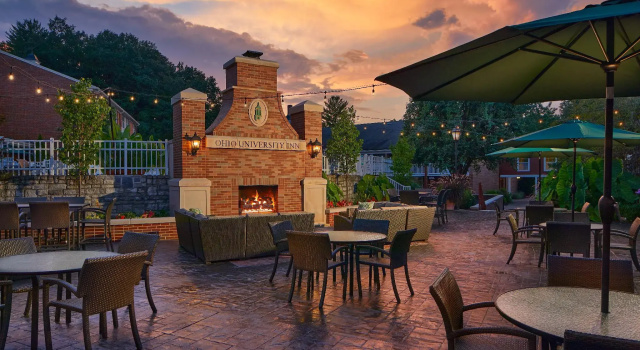 Четырёхместный номер Standard Ohio University Inn and Conference Center