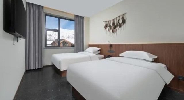 Люкс с видом на внутренний двор Hemu Shuboruisi Hotel (Hemu Scenic Area)
