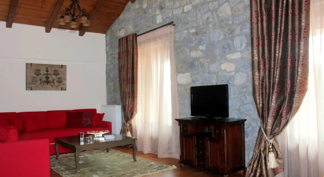 Вилла с балконом и с видом на горы Nefeles Mainalon Luxury Residences & Lounge