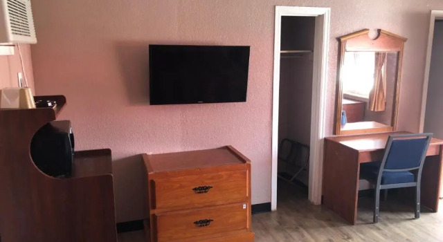 Номер Standard с красивым видом из окна Budget Inn - New Albany