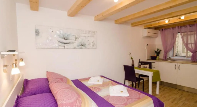 Студия Comfort Цокольный этаж Lavender Garden Apartments