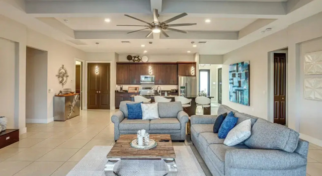 Tranquil Waterfront Home w/ Pool in Cape Coral!, Book Feriehus Villaer i Florida, Villa