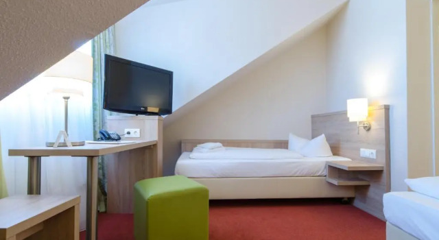 Трёхместный номер Standard Garden Hotel
