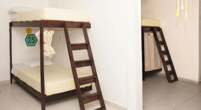 Кровать в общем номере Lucky Traveler Hostel