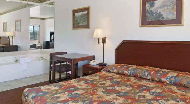 Red Roof Inn Fort Worth – Saginaw, Book Hotel Hoteller i Saginaw med pool, Swimmingpool