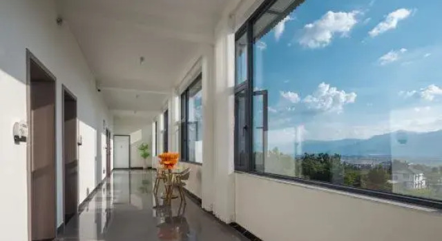 Nanhuaju Homestay, Prenota Hotel Hotel a Lijiang con parcheggio, Parcheggio