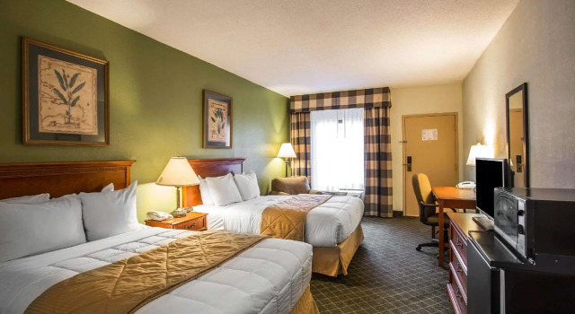Четырёхместный люкс Clarion Inn & Suites Aiken South