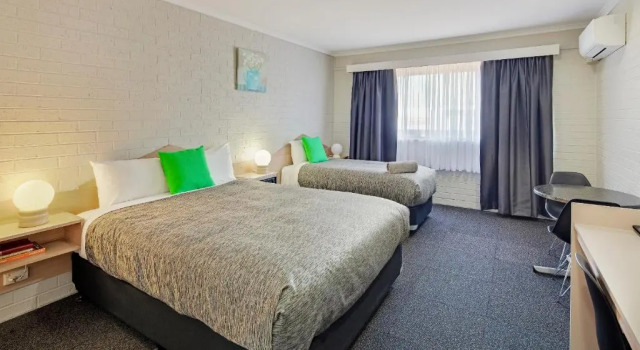 Трёхместный номер Standard Central Deborah Motel