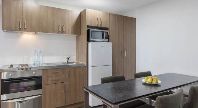 Номер Deluxe с 2 комнатами с балконом Nesuto St Martins Apartment Hotel