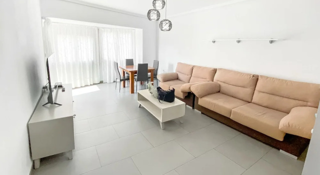Elegant 4 beds train station upto 6 Pax