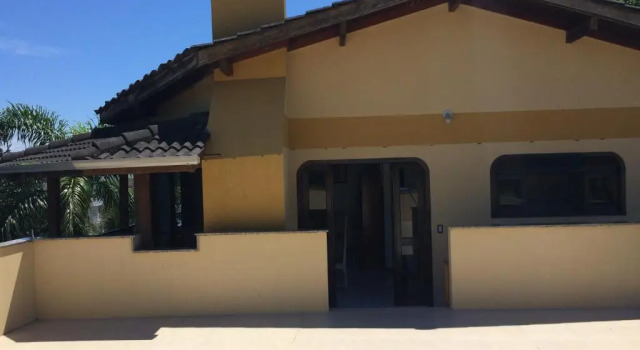 Casas Praia da Lagoinha - Mestre Naro, Забронировать Отель Недорогие отели Бомбиньяс, рядом с Пляж Sepultura, недорого