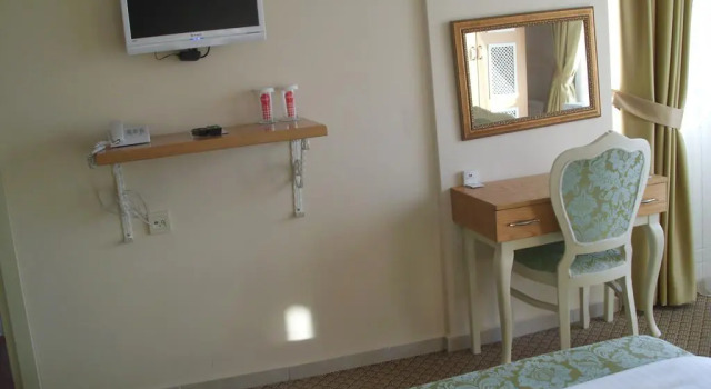 Sarıcay Rhodius  Otel, Забронировать Отель Отели Чанаккале с парковкой, рядом с Замок Чименлик, Парковка