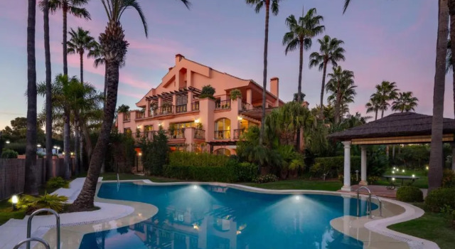 Апартаменты Cubo's Luxury Beach Front Duplex Puerto Banús